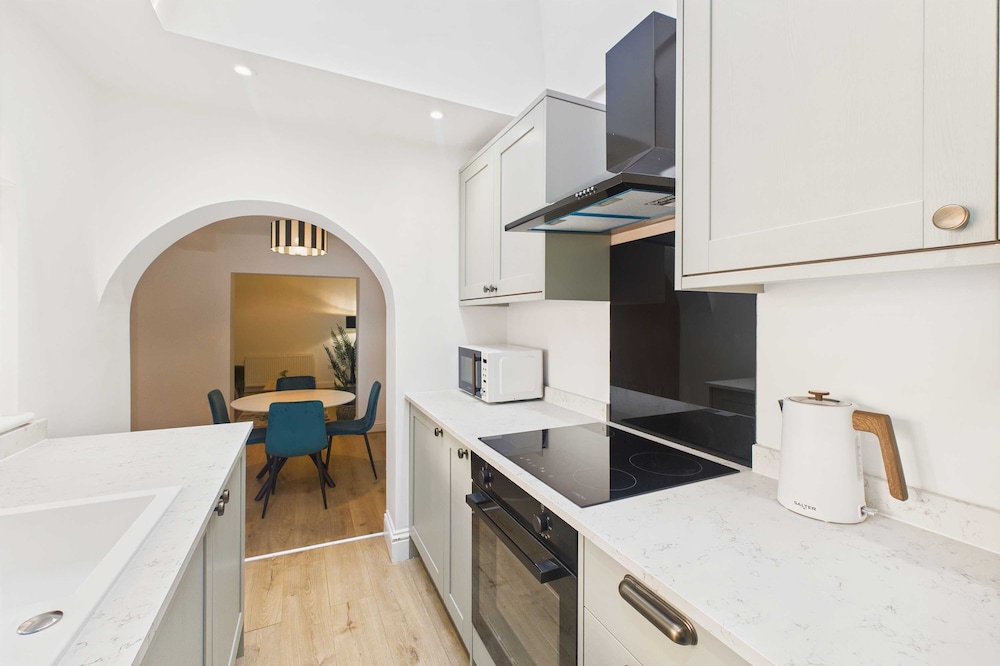Host Stay Holmwood