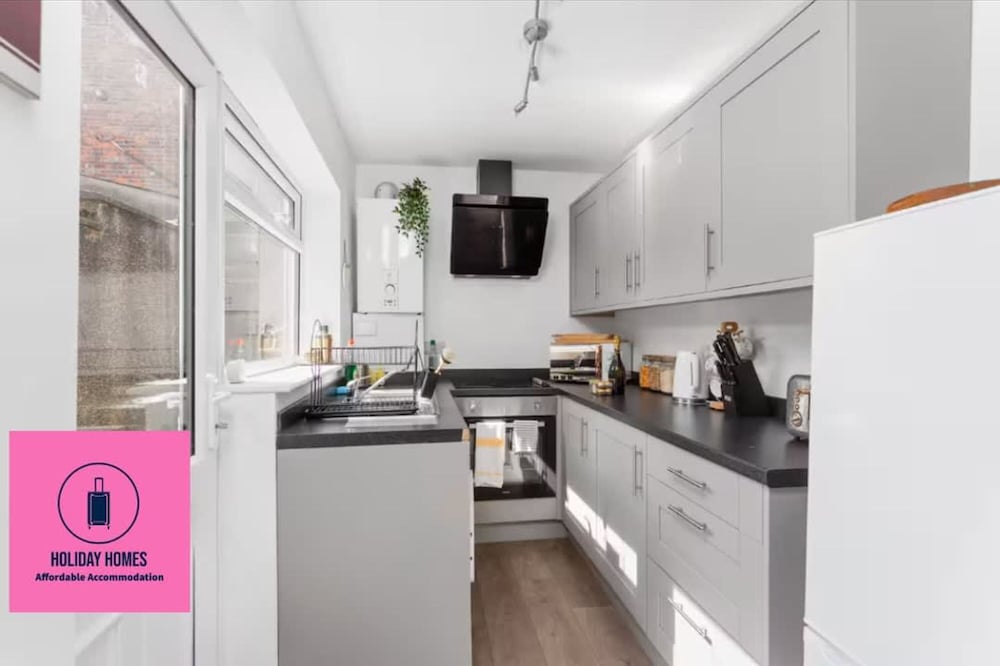 Large 4 Bed House - 4 Double Beds