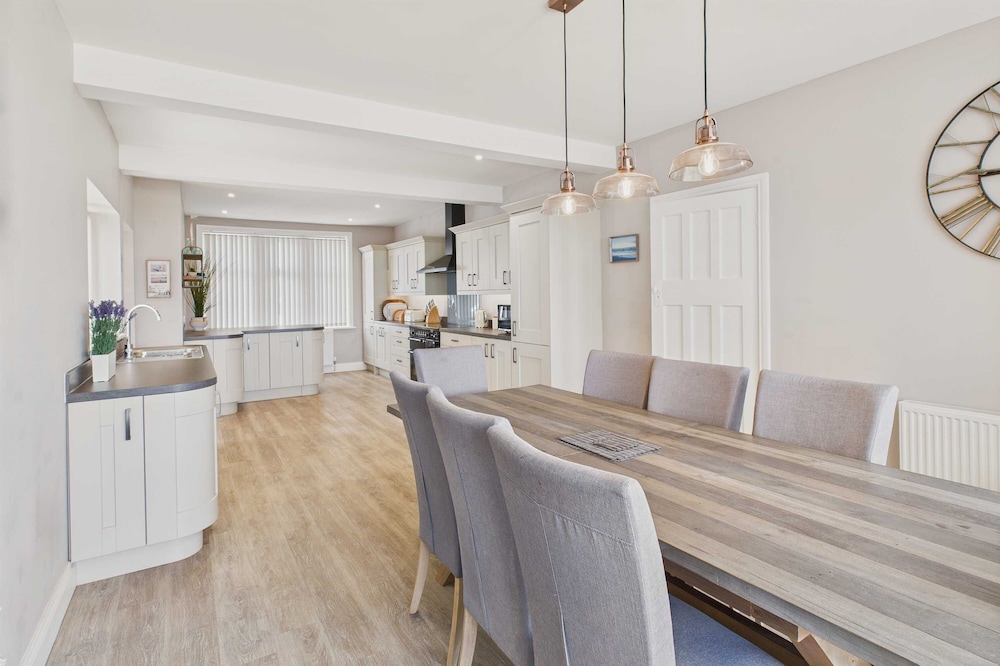 Host Stay Chirnells