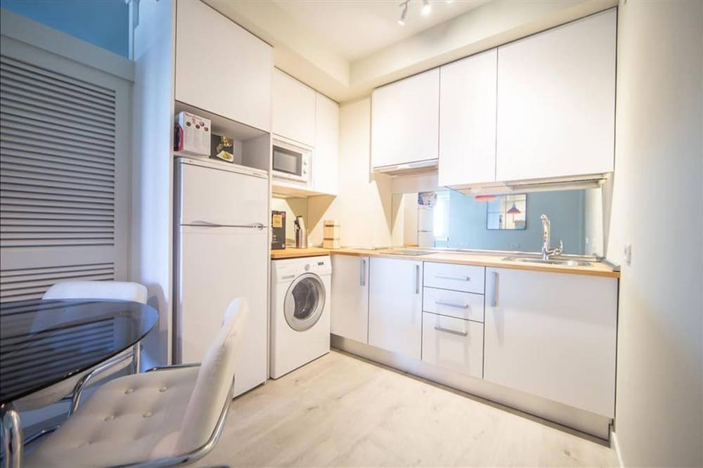 Colon 902 in Madrid With 1 Bedrooms and 1 Bathrooms