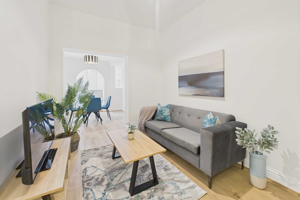 Host Stay Holmwood