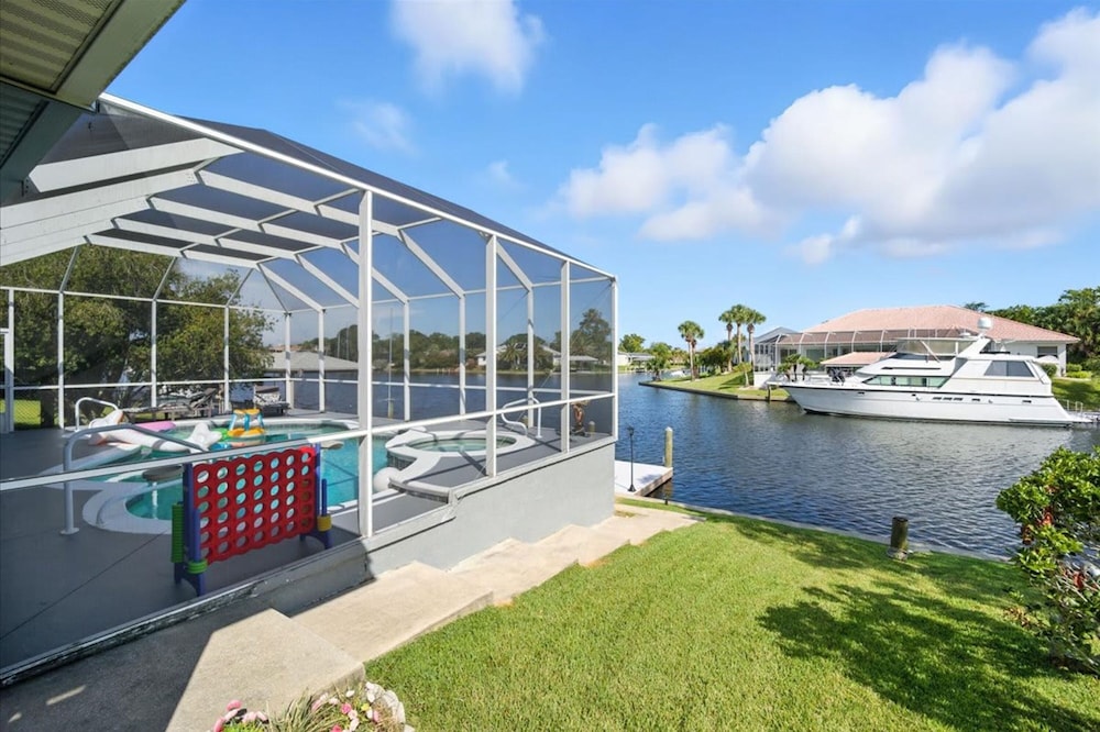 Boaters Dream Pool Spa Dock Walking Biking
