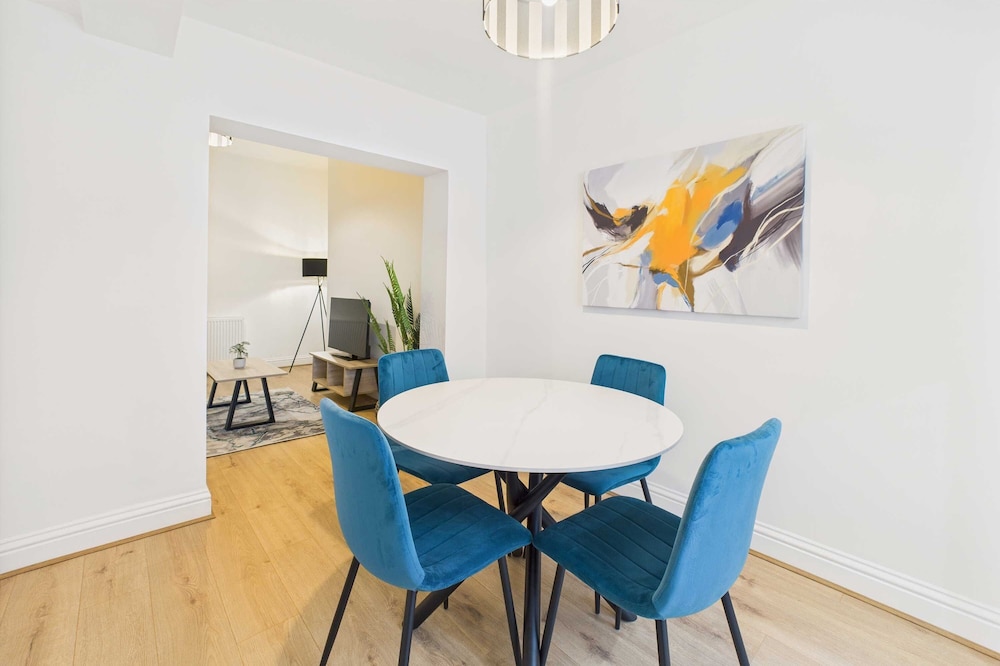Host Stay Holmwood