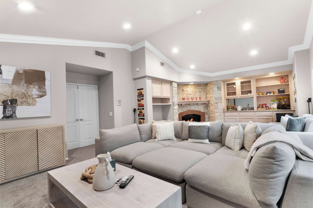 Luxury Pool Home w Theater Games & Mountain View