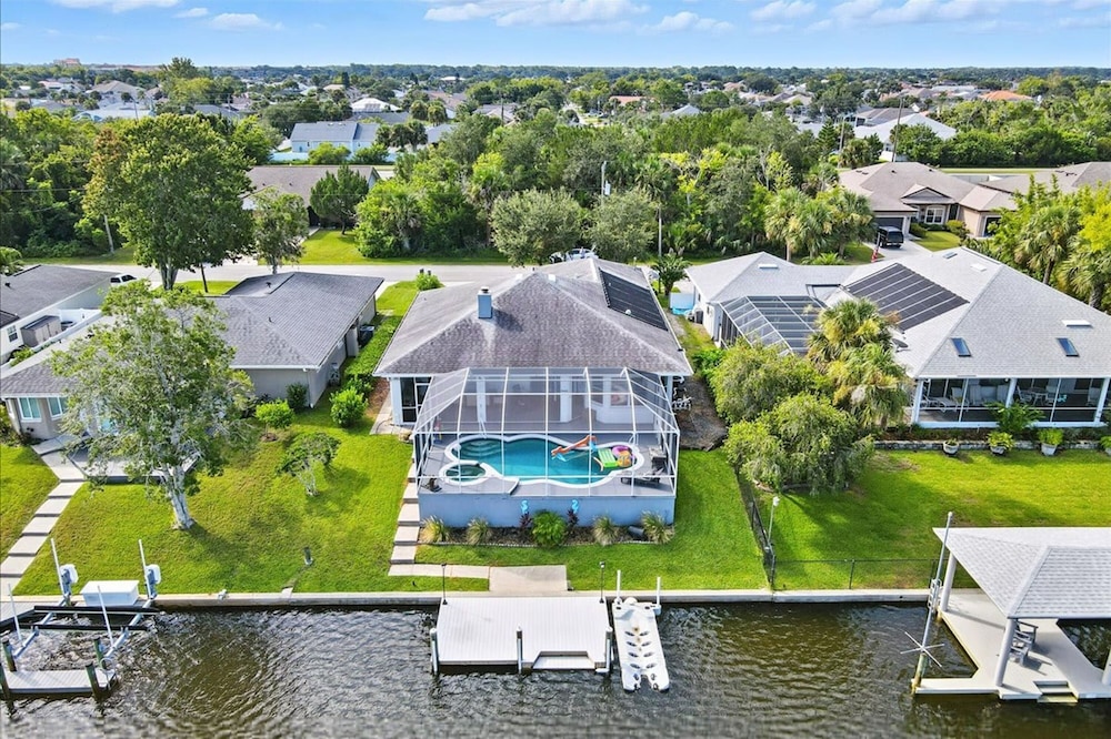 Boaters Dream Pool Spa Dock Walking Biking
