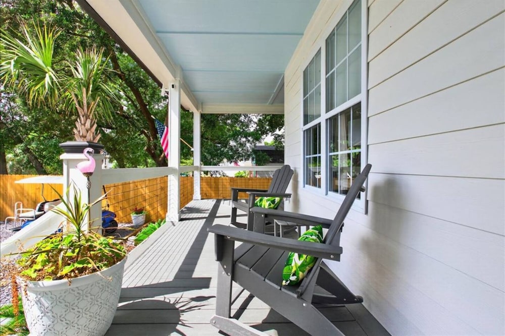 New Listing Lux Beach House Dog Friendly