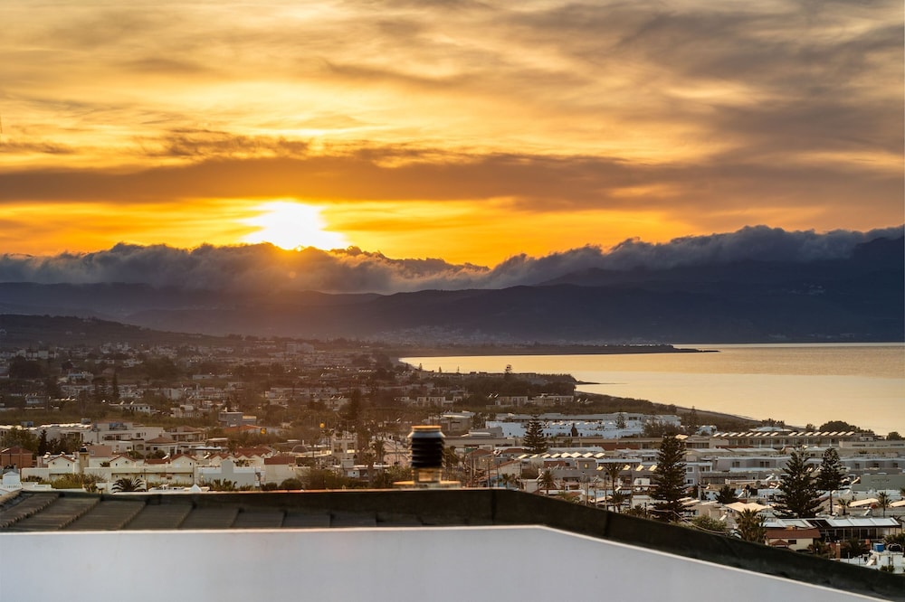 Sunset Apartment in Platanias