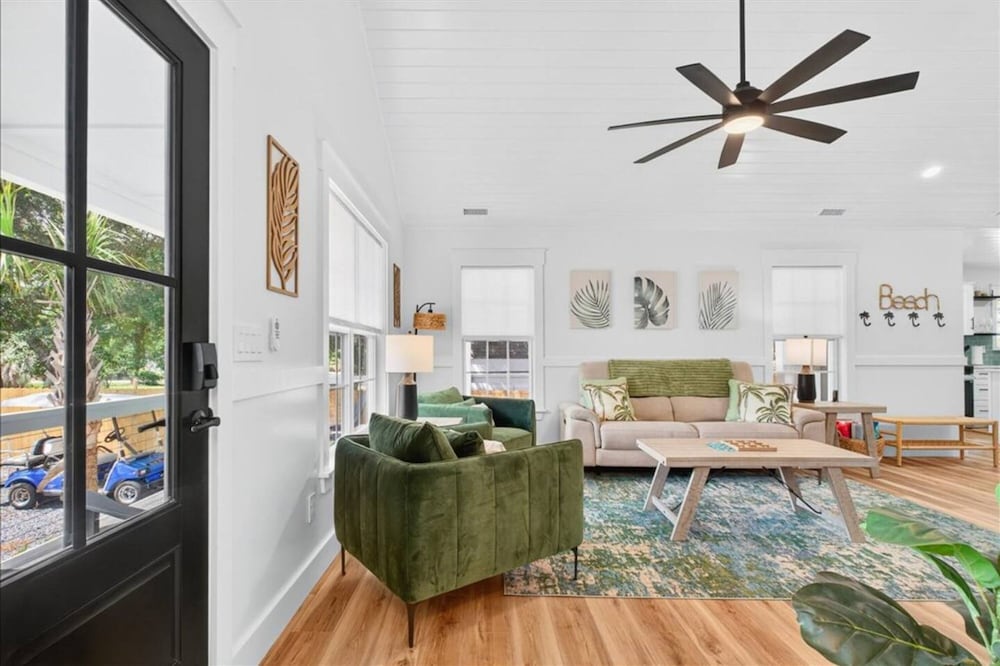 New Listing Lux Beach House Dog Friendly