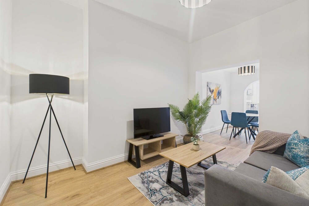 Host Stay Holmwood