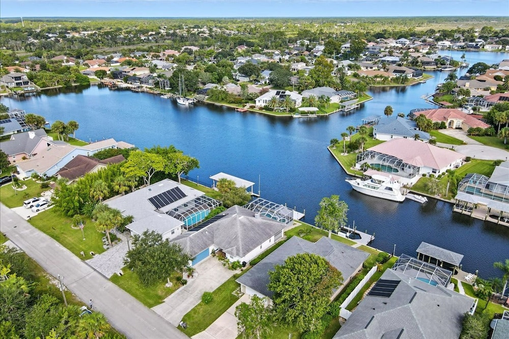 Boaters Dream Pool Spa Dock Walking Biking