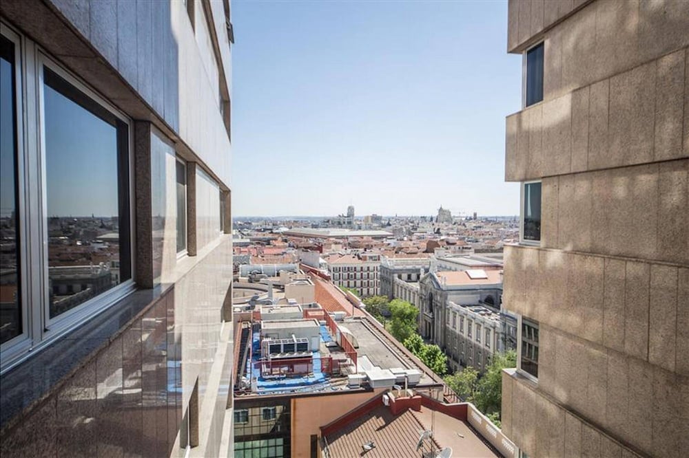 Colon 902 in Madrid With 1 Bedrooms and 1 Bathrooms