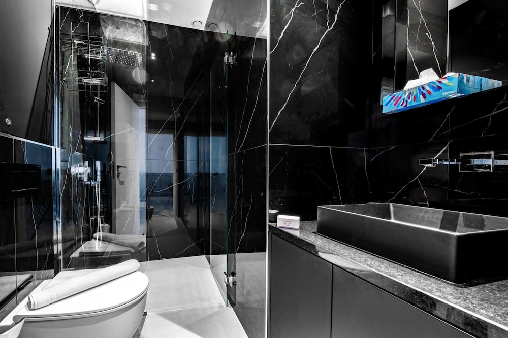 Le Magenta in Nice With 1 Bedrooms and 1 Bathrooms