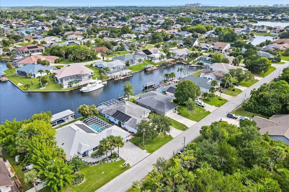 Boaters Dream Pool Spa Dock Walking Biking