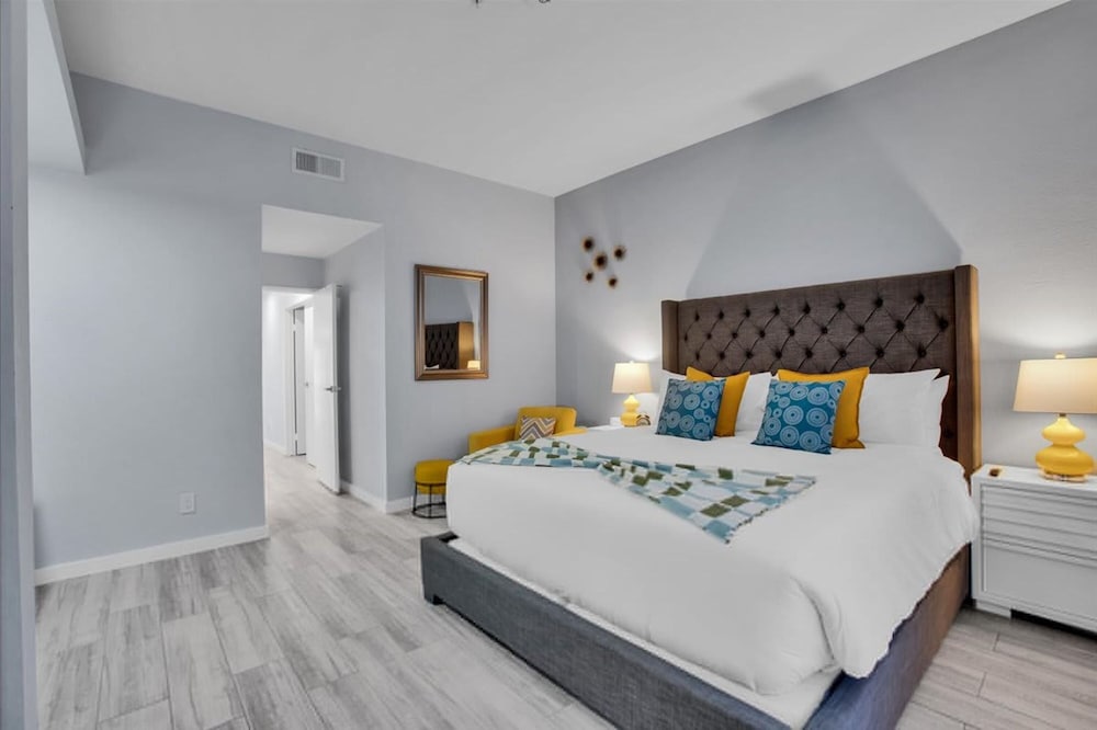 Hollywood Glam Hideaway