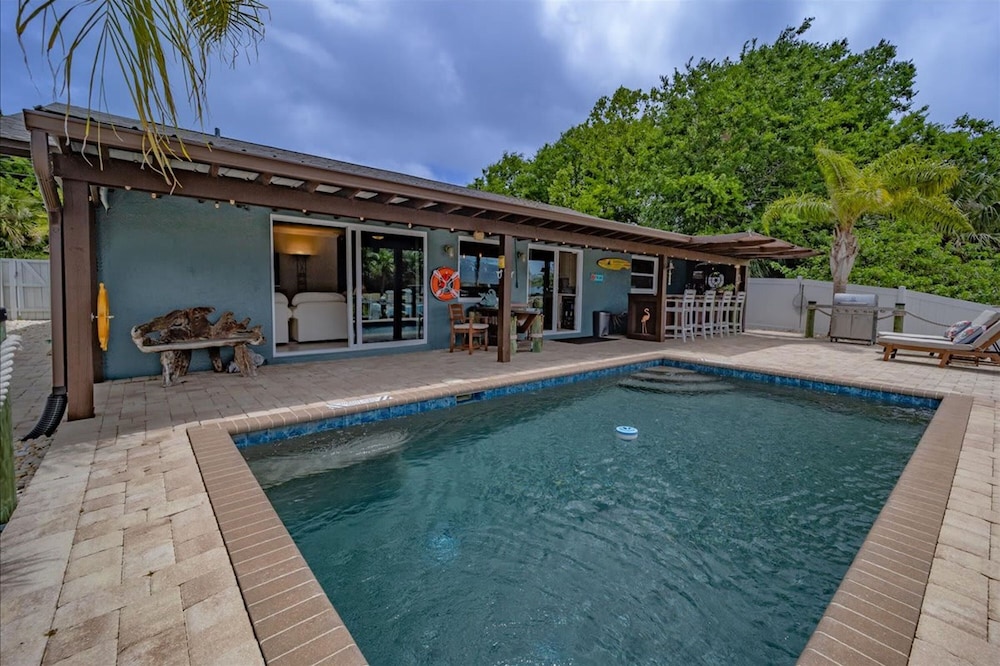 Waterfront Retreat With Pool Tiki Bar Boat Dock