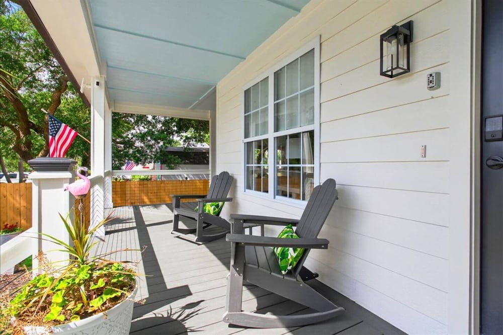 New Listing Lux Beach House Dog Friendly