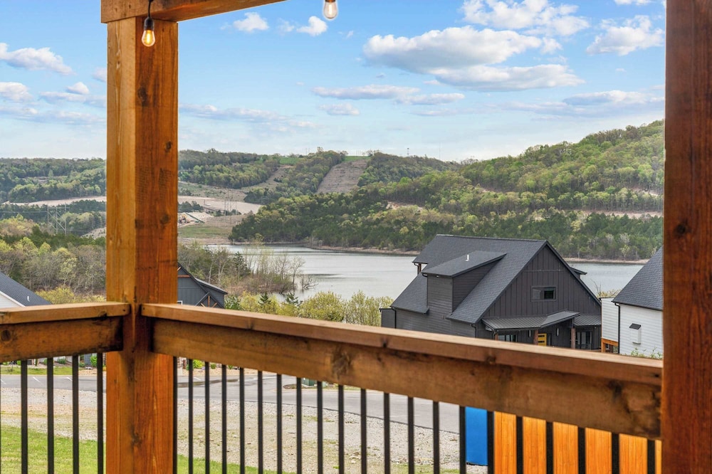 Green Wood Getaway for 18