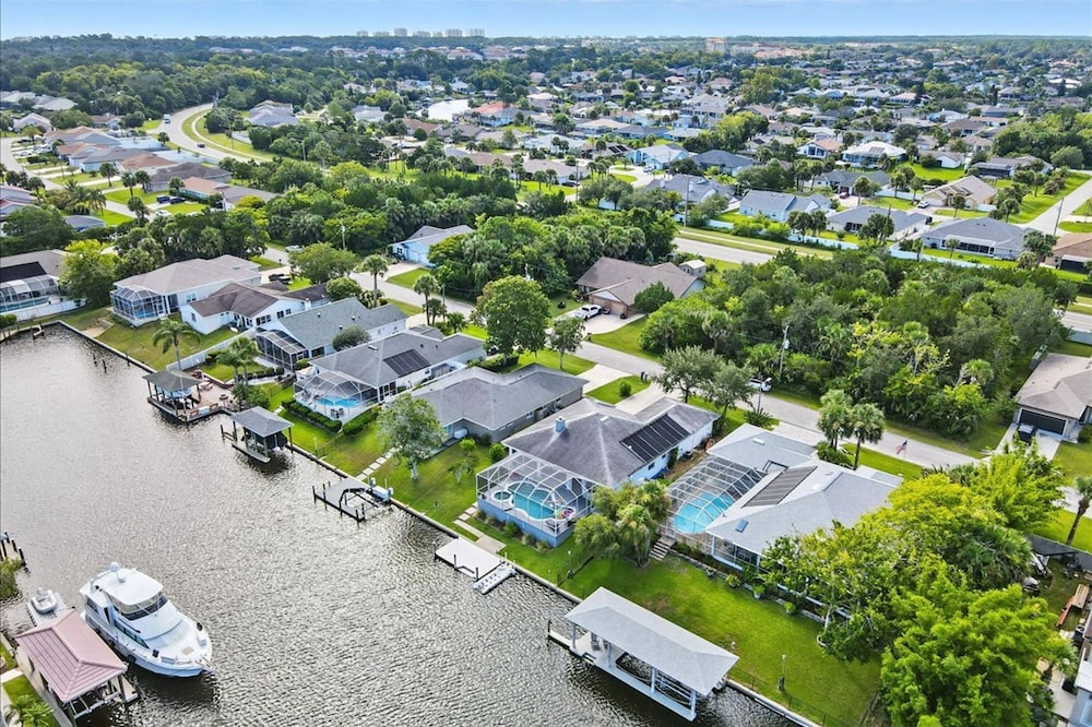 Boaters Dream Pool Spa Dock Walking Biking