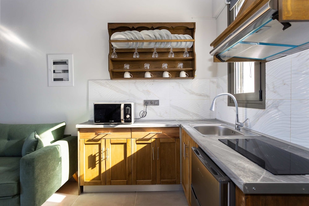 Eneos Boutique Residence - Koroni Garden Jewel