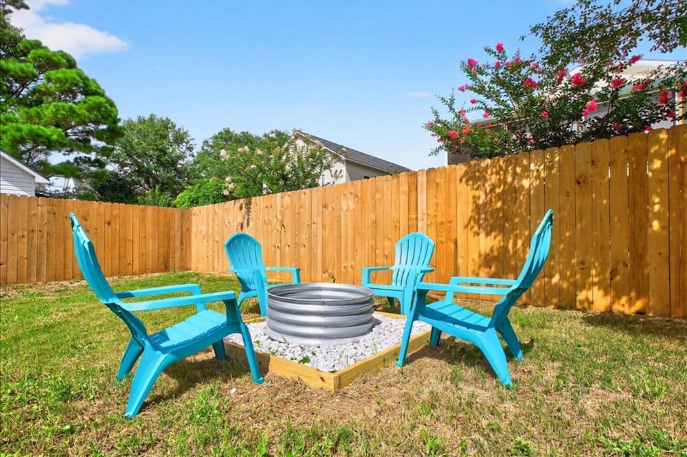 New Listing Lux Beach House Dog Friendly