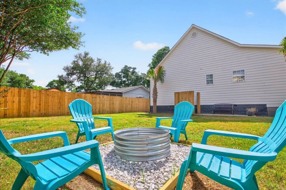 New Listing Lux Beach House Dog Friendly