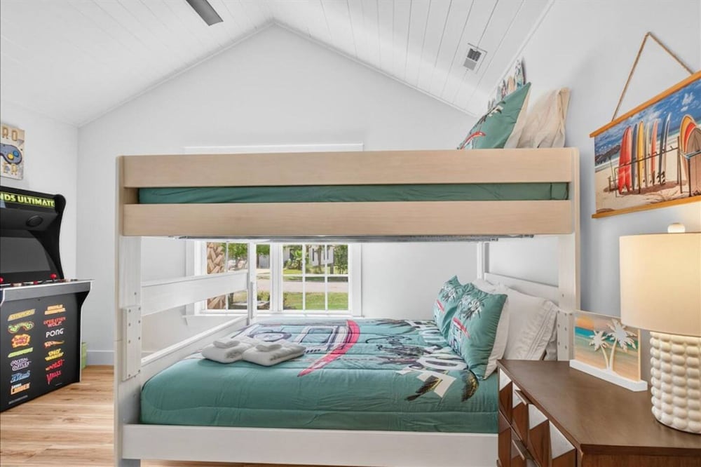 New Listing Lux Beach House Dog Friendly