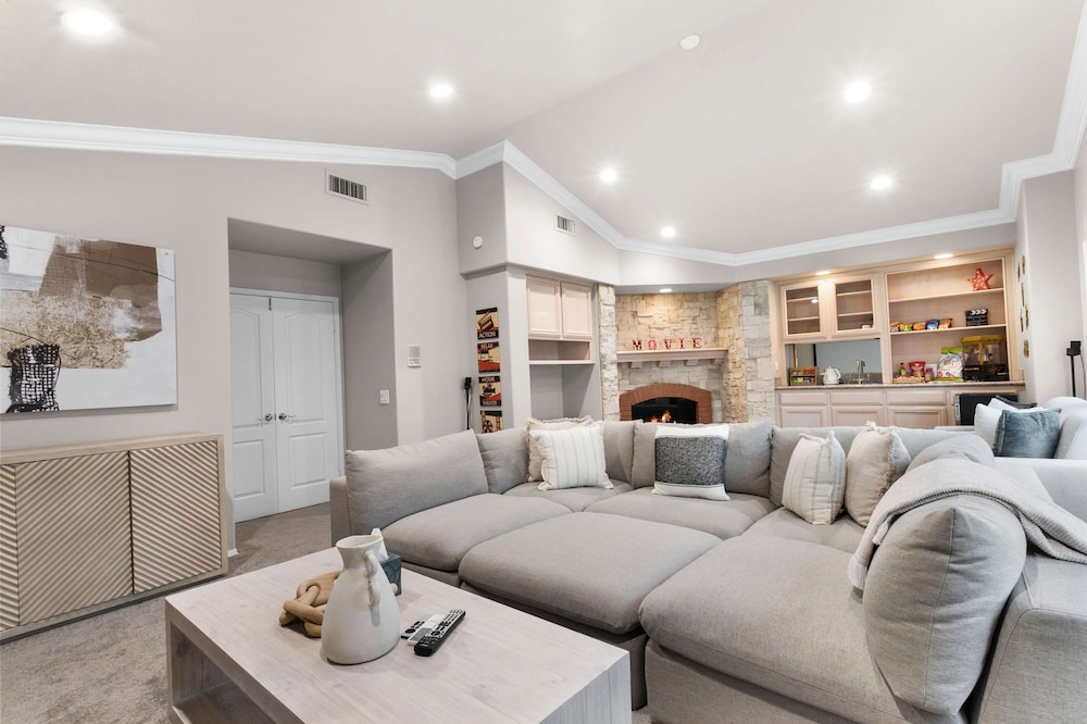 Luxury Pool Home w Theater Games Mountain View