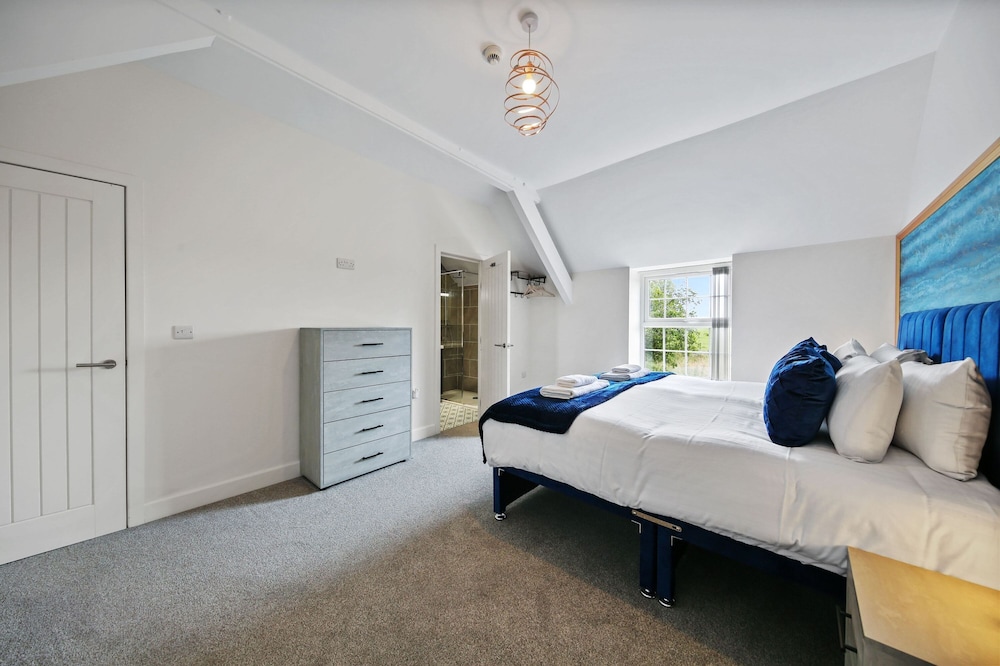 Host Stay The Staffordshire Knot