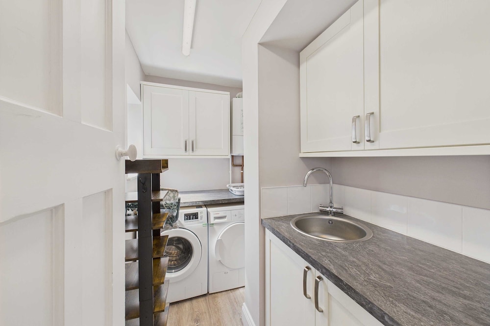 Host Stay Chirnells