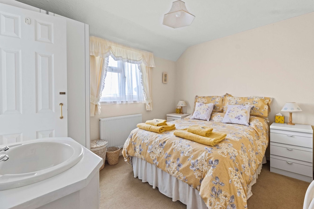 The Coastal Crab - Family-friendly Three-bed Beach House in Pevensey