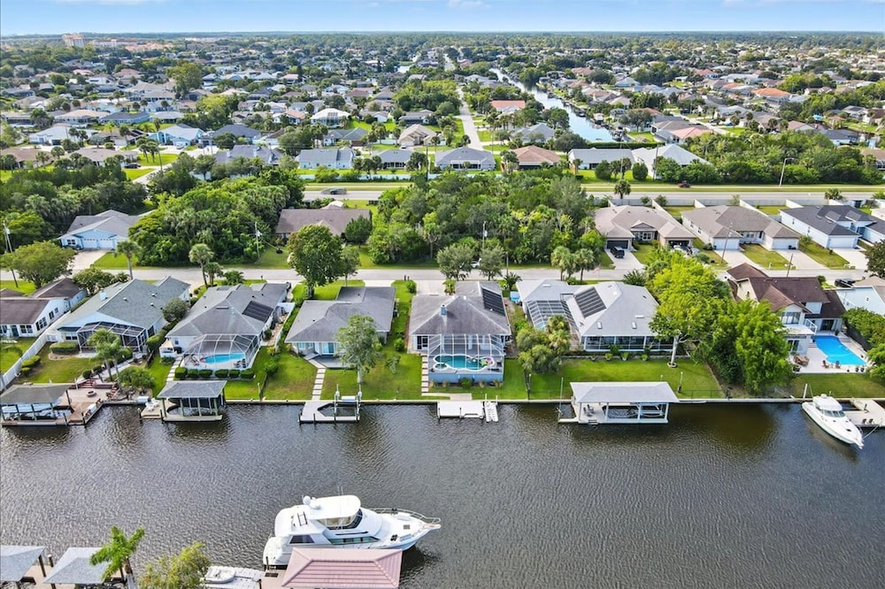 Boaters Dream Pool Spa Dock Walking Biking