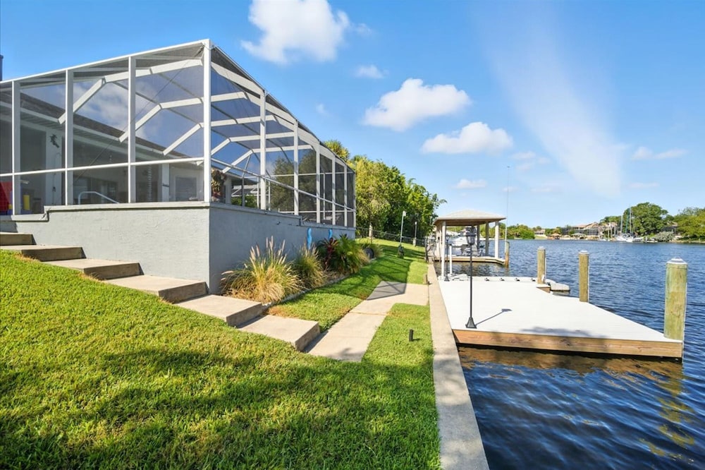 Boaters Dream Pool Spa Dock Walking Biking