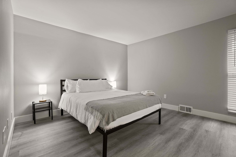 Cozy 2BR 2BA Apartment for the Family