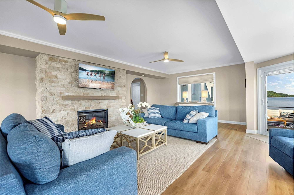 Panoramic Paradise - Lakefront Home for 15