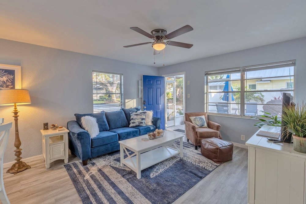 Royal Blue Downtown-gulfport-heated Pool