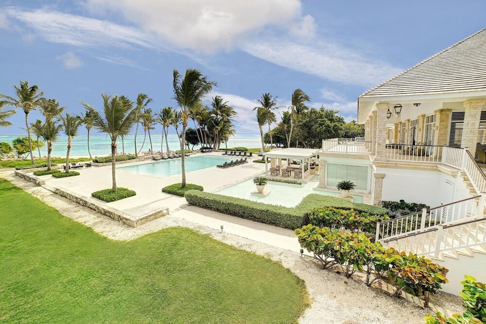 Luxury 6bdr Villa at Tortuga Bay Near Beach Golf