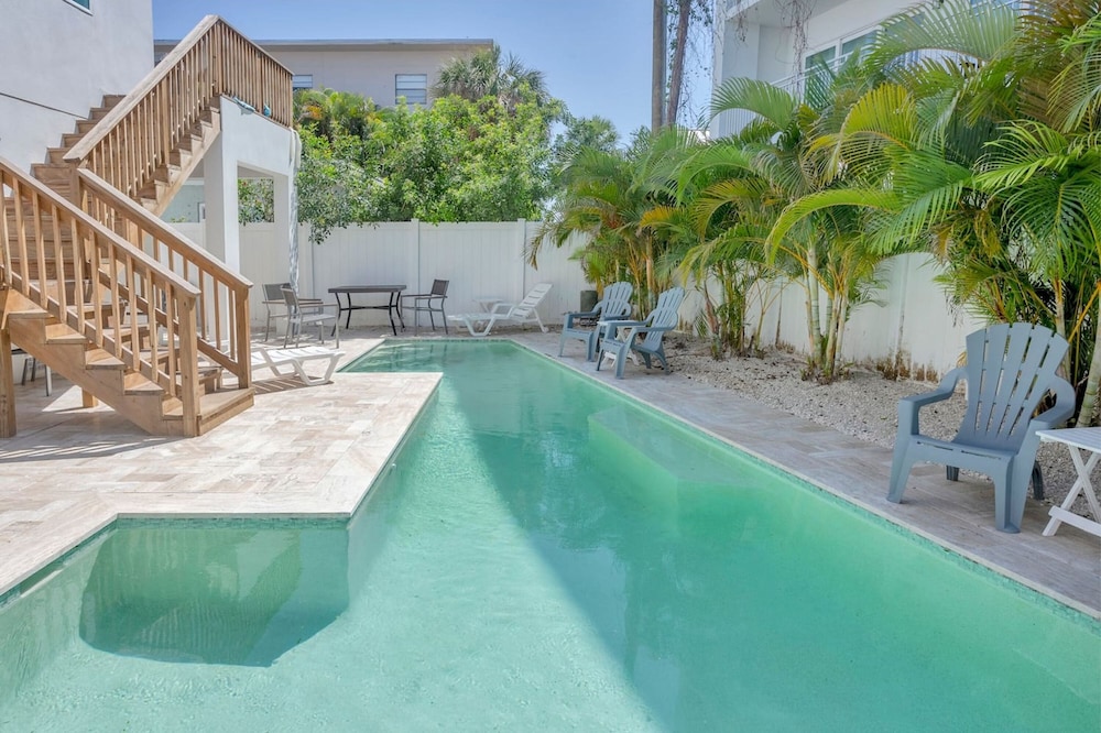 Luxury Pool Home Golf Cart