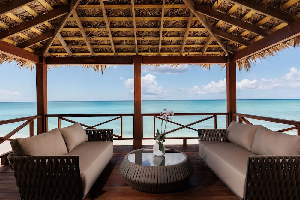 Newly Renovated Notos Cove Villa Property