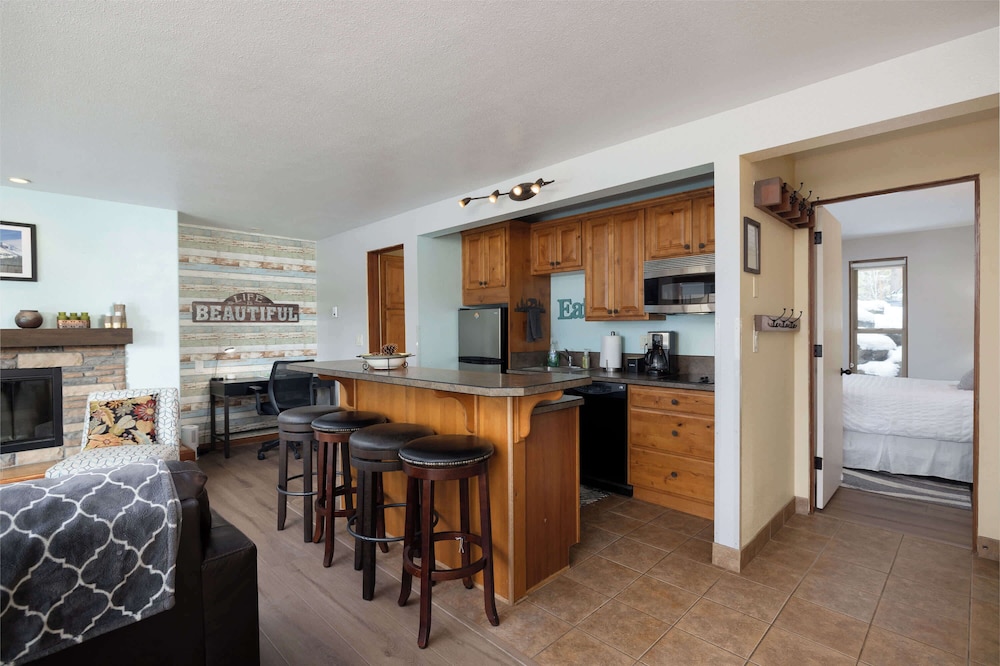 High Desert Retreat - For 4!