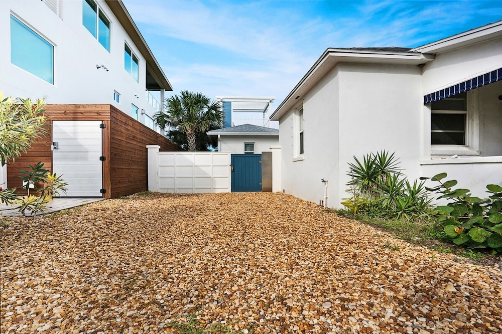 100 Steps to Sand Private Deck BBQ Beach Gear