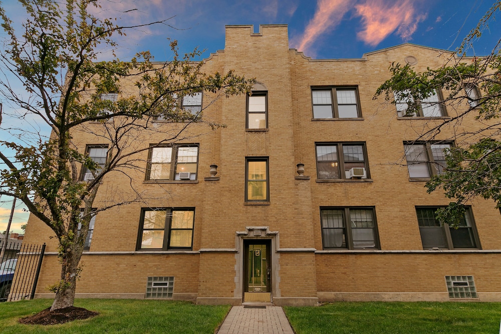 1BR Unit - Belmont J3