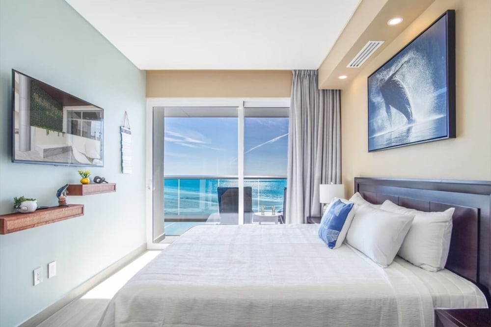 2 BR Ocean Front Pool