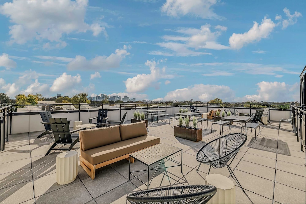 Nashville Vibes Rooftop Karaoke Fire Pit Downtown