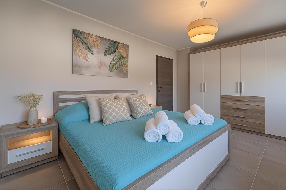 Seaview Apartment Double D