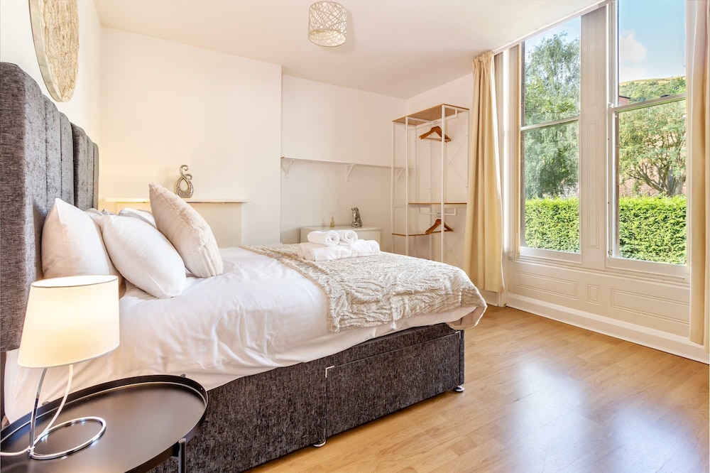 Host Stay Club Chambers