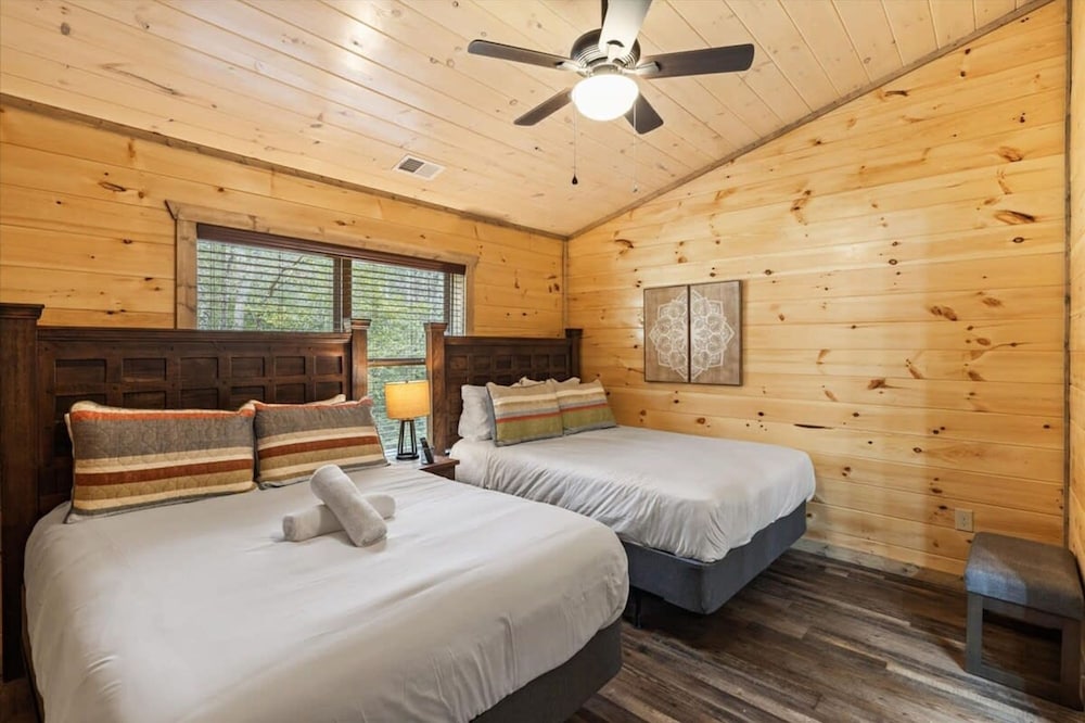 NEW - 1 Location Cabin Pool Hot Tub Arcade HL