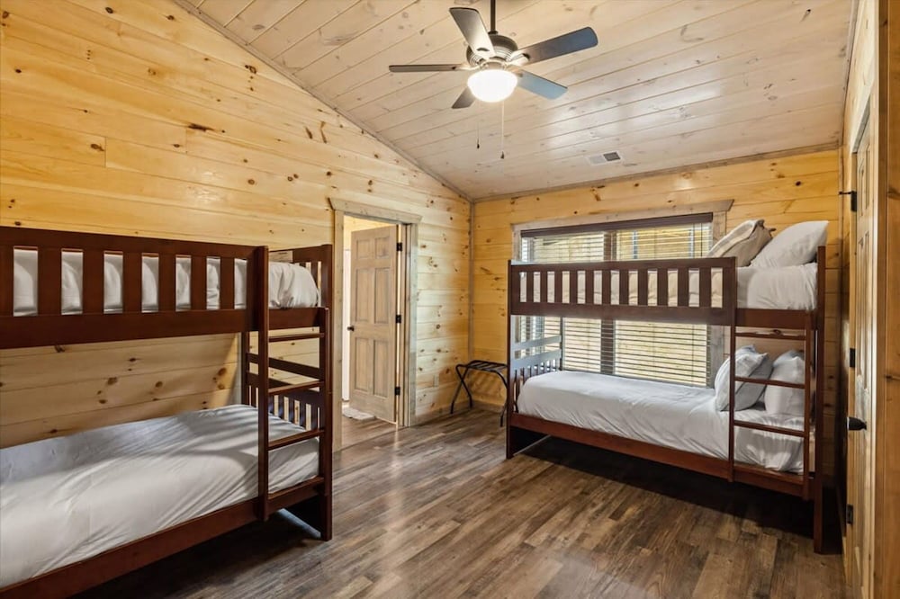 NEW - 1 Location Cabin Pool Hot Tub Arcade HL