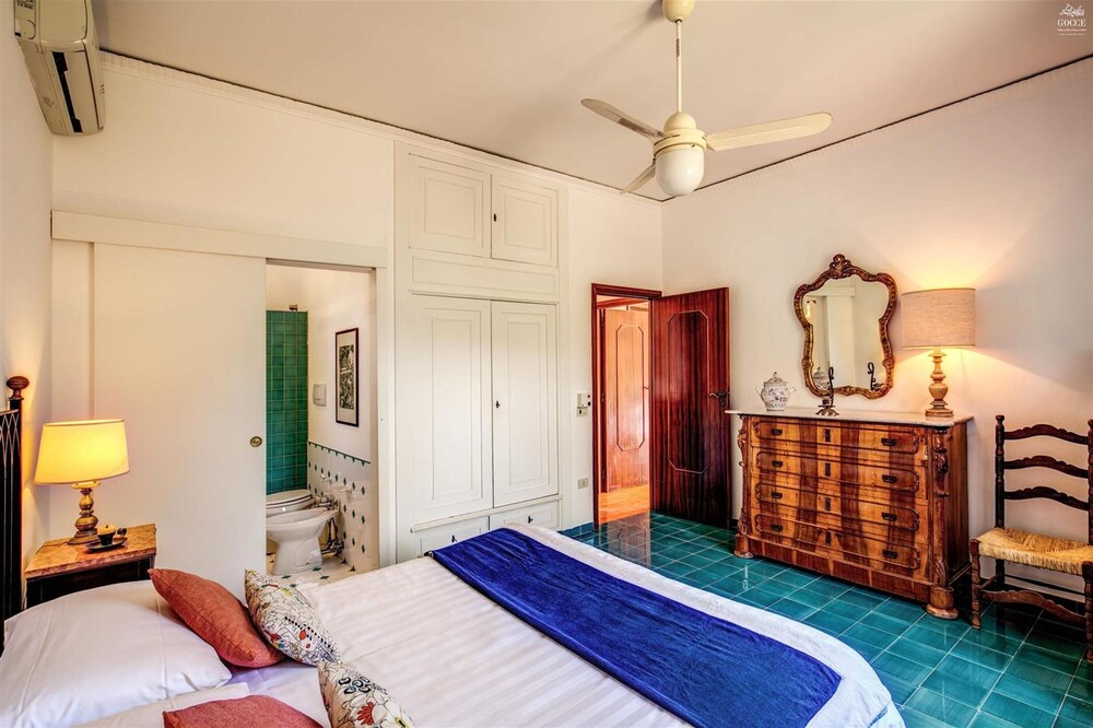 Villa Tre Pizzi Spectacular Water Views and Walking Distance to Beach photo 5