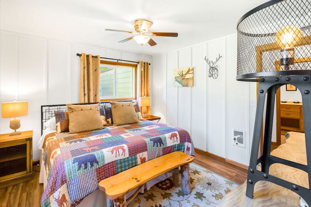 Cottonwood Chalet in Packwood