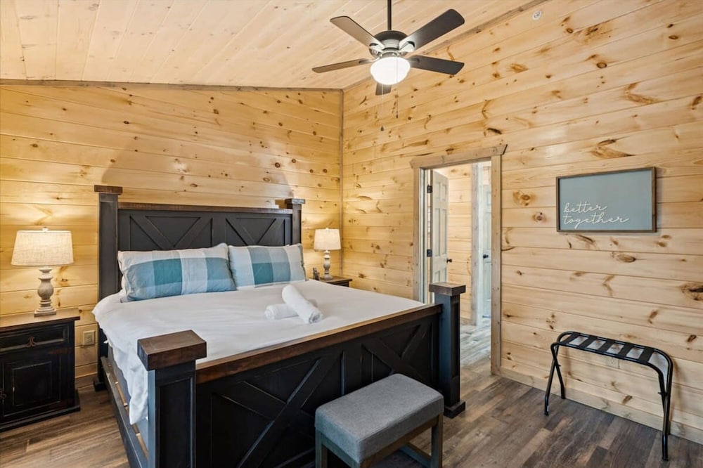 NEW - 1 Location Cabin Pool Hot Tub Arcade HL